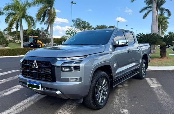 MITSUBISHI TRITON 2.4 BITURBO DIESEL CD HPE 4X4 AUTOMÁTICO MITSUBISHI TRITON 2.4 BITURBO DIESEL CD HPE 4X4 AUTOMÁTICO